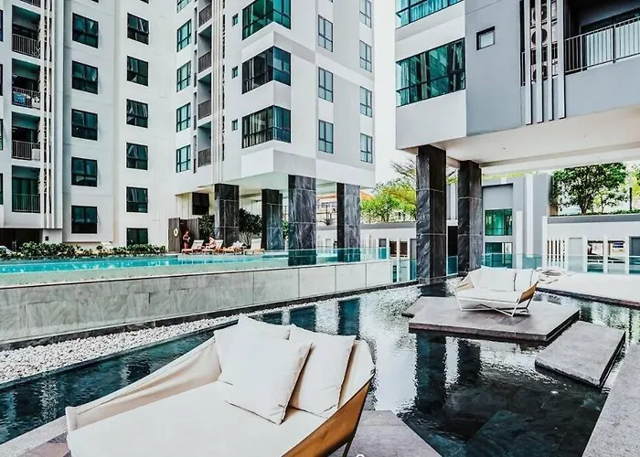 Central Pattaya, Best Location With Infinity Pool
