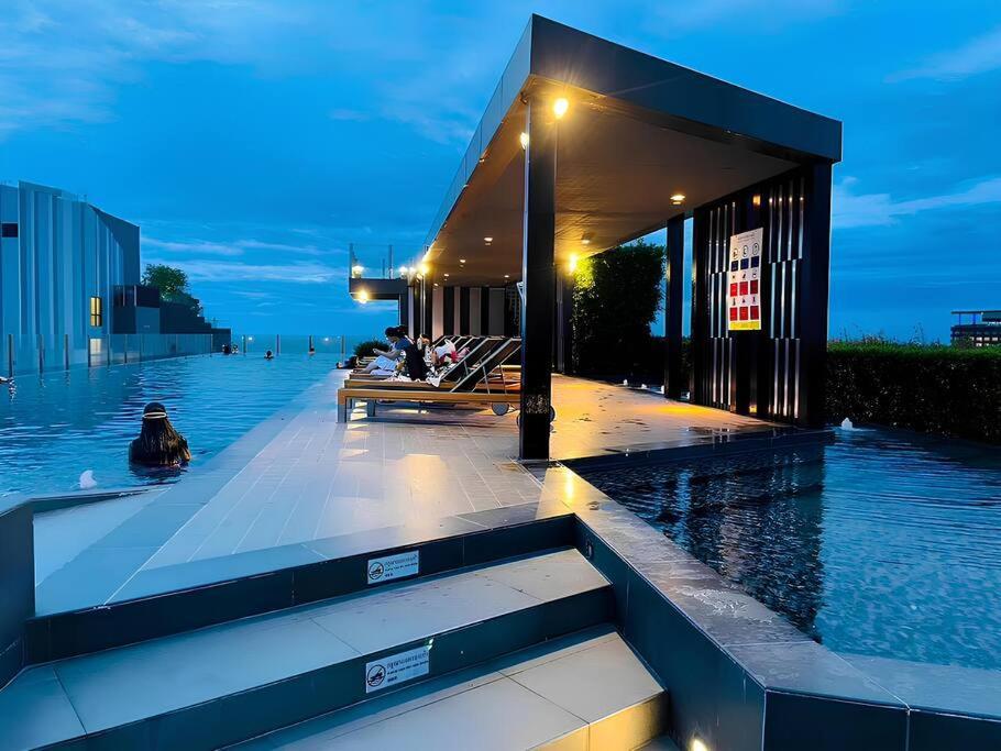 Pattaya, Location With Infinity Pool *
