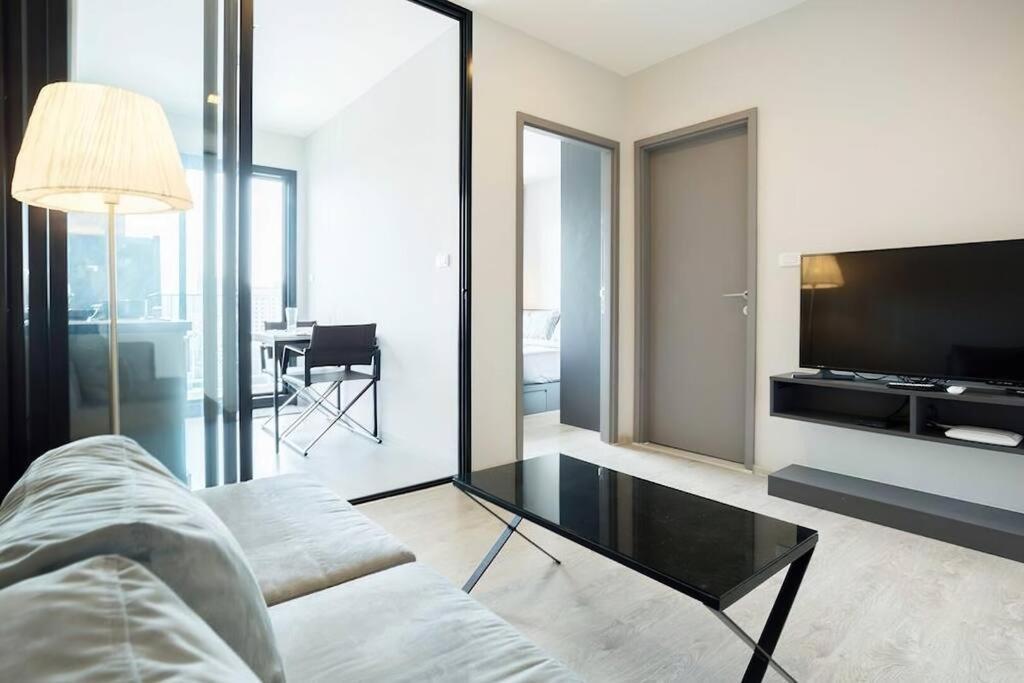 Pattaya, Location With Infinity Pool Apartment