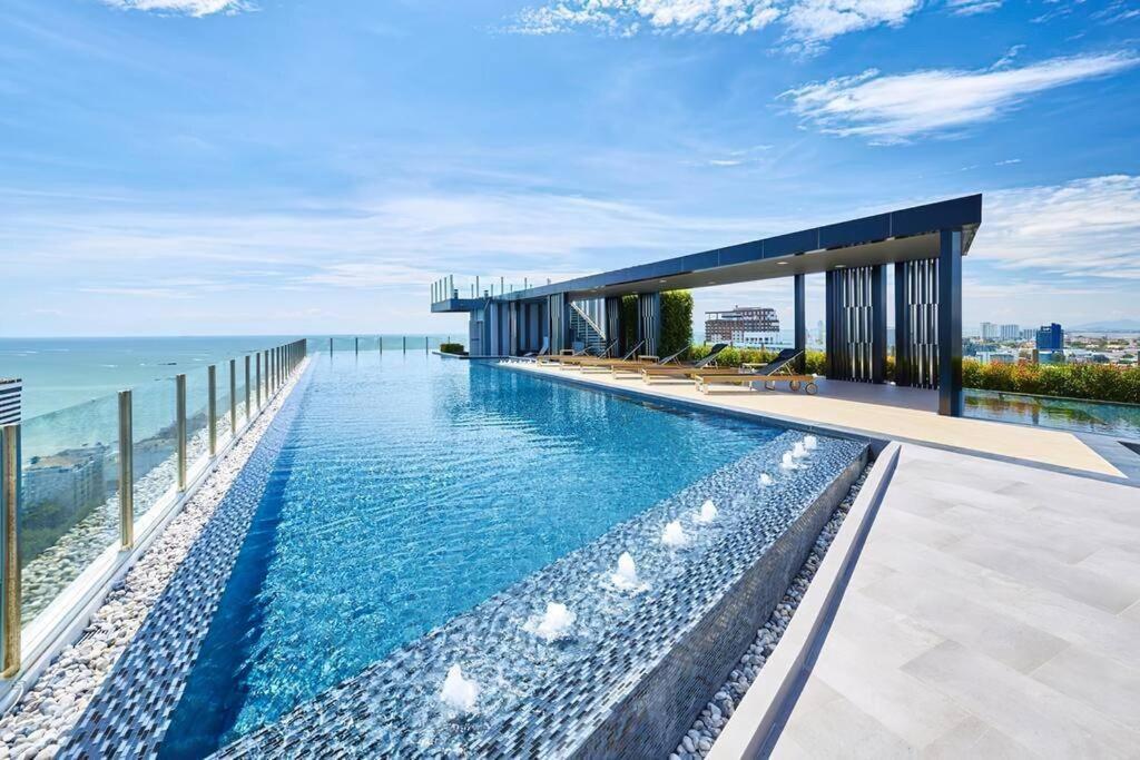 Pattaya, Location With Infinity Pool *