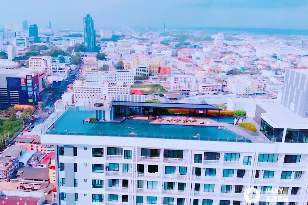 Pattaya, Location With Infinity Pool Apartment Pattaya