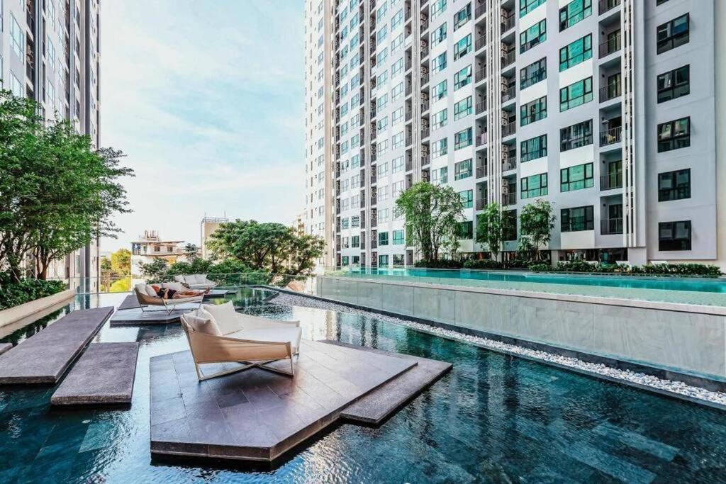 Pattaya, Location With Infinity Pool Apartment